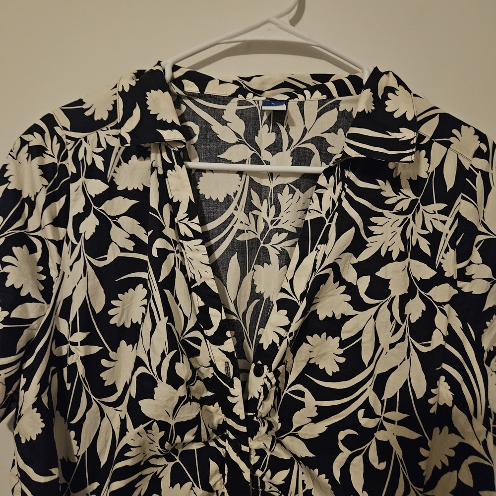 Old Navy Navy and White Floral Maxi Dress - Picture 4 of 8